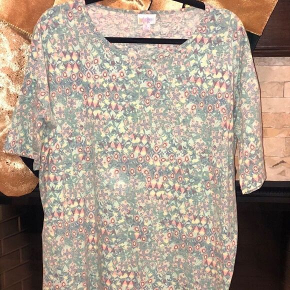 Lularoe Irma Green Print Tunic Shirt Size Small - Picture 2 of 2